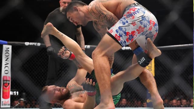 Conor McGregor Blows Out Knee in 69-Second UFC Return Loss to Max Holloway