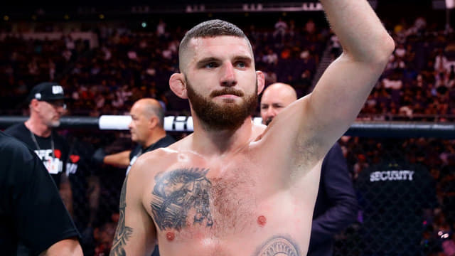 Michal Oleksiejczuk Outworks Marc-Andre Barriault At UFC Vegas 113