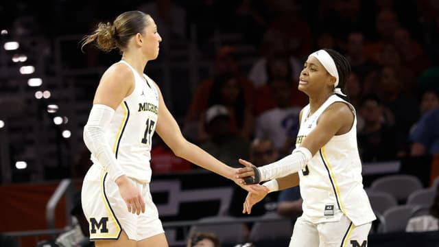 Michigan Turns Sweet 16 Into a Rout, Sending Louisville Home 71-52