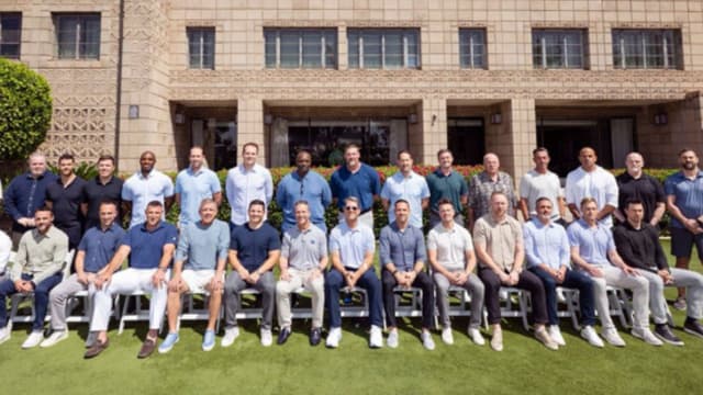 NFL Fans Upset as Todd Monken Misses Annual Coaches’ Photo Over Haircut