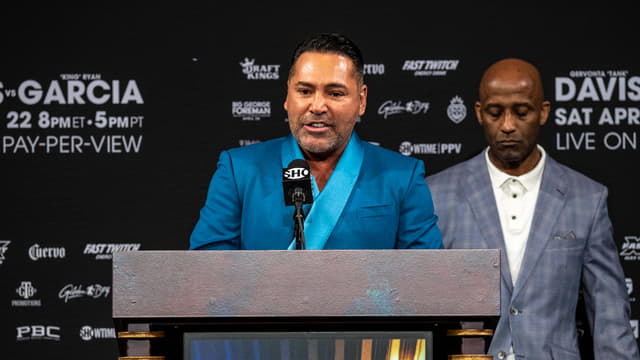 De La Hoya Lays Down Terms as Jaron Ennis–Vergil Ortiz Talks Stall