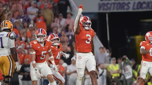 New England Patriots Could Select T.J. Parker or Blake Miller at No. 31 Pick