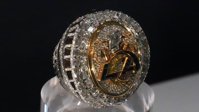 Rams to Give Championship Rings to First 60,000 Fans at Cardinals Game