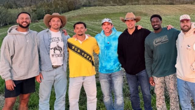 Aaron Rodgers Returns to Instagram After One Year With “Last Rodeo” Photos