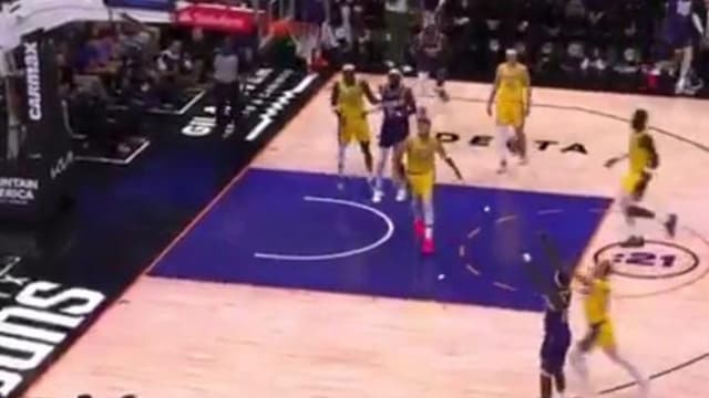 Lakers’ Defense Falls Apart as Suns Hit Two Consecutive Buckets