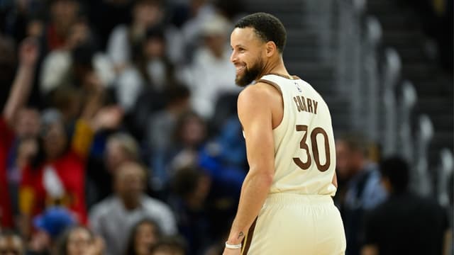 NFL Legend Declares Steph Curry’s Title Window Closed