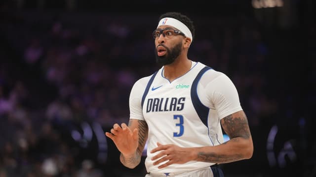 Mavericks Expected to Keep Anthony Davis After Hand Injury