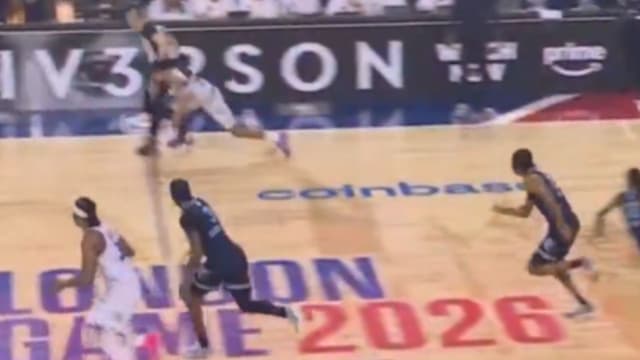 Anthony Black Hits the Deck After Running Into Referee