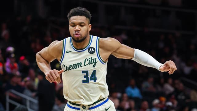 Giannis Antetokounmpo Addresses League Waiting on His Decision