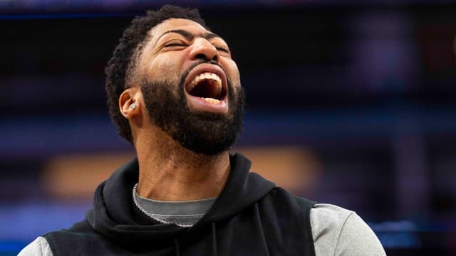 Anthony Davis Unlikely To Be Traded By Mavericks Before Deadline