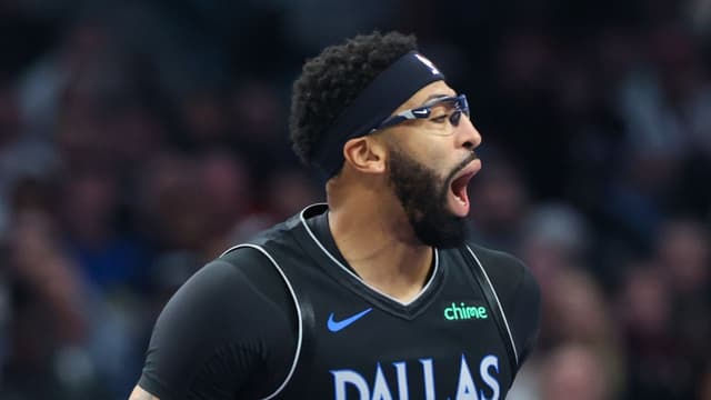 Anthony Davis Cleared for On-Court Activities After Left Hand Injury