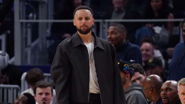 Stephen Curry Out 10 More Days With Knee Injury