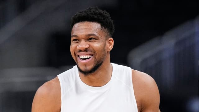 Giannis Antetokounmpo Privately Told the Bucks Last Summer He Wanted to Part Ways