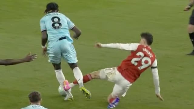 Arsenal Beat Burnley 1-0, One Win Away From the Premier League Title