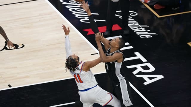 Jalen Brunson Reveals How He Stayed Composed After Wembanyama Shove