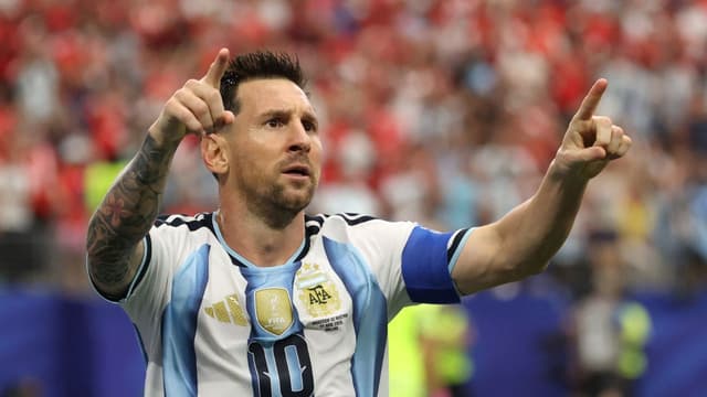 Peter Schmeichel Claims Messi's Record-Breaking Goal Should Have Been Disallowed