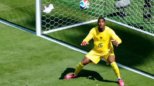 Edouard Mendy Returns to Senegal Squad After Flying to Jeddah for Knee Assessment