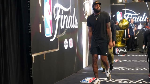 Mitchell Robinson Reveals He Broke His Hand After Seeing Brother Unresponsive on FaceTime