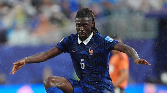 Manchester United Reaching Out to Defensive Midfielder Agents With Manu Kone Among Targets