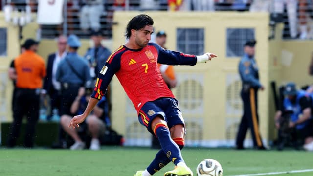 PSG Want to Complete Ferran Torres Signing From Barcelona Within Two Weeks