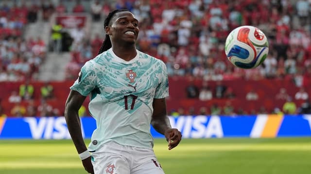Rafael Leao Sees a Fenerbahce Move as a Genuine Possibility