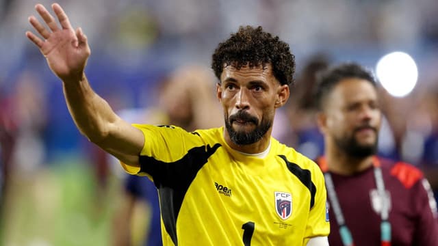 Vozinha May Be Forced to Change His Shirt Name at Colo-Colo