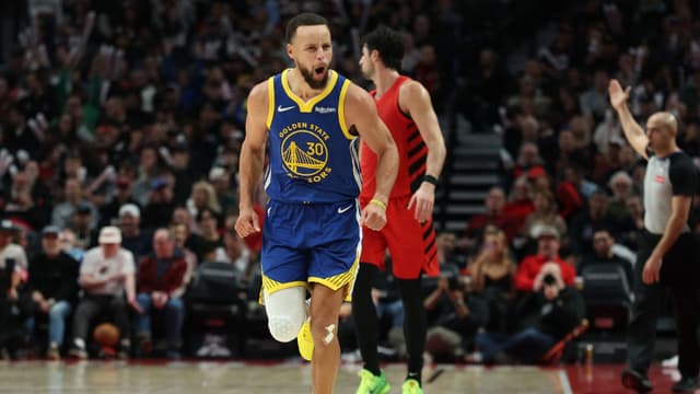 Stephen Curry Reflects on Passing Michael Jordan for Most 40-Point Games After 30