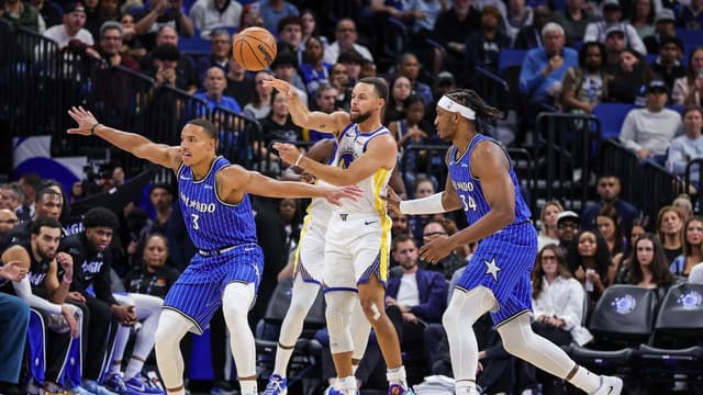 Warriors’ League-Leading Scoring Droughts Expose Their Non-Curry Problem