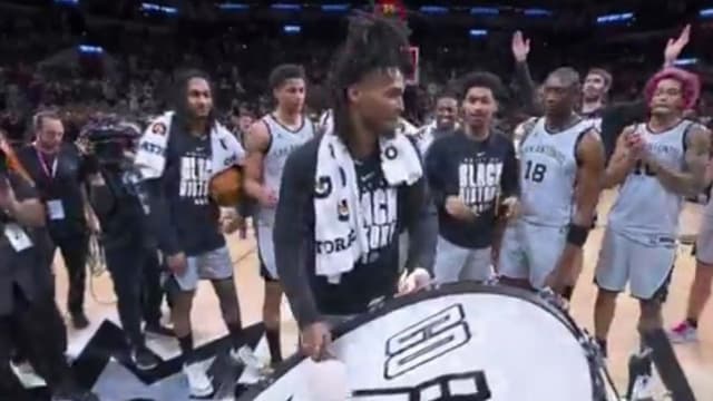 Stephon Castle Conducts the Spurs’ Drum Celebration After Leading Win vs. Mavs