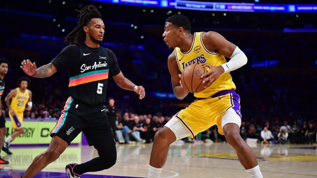 Stephon Castle Out for Remainder of Lakers vs. Spurs After Taking Hard Fall