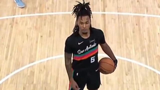 Fan Delivers Bizarre Heckle at Stephon Castle During His Free-Throw Routine