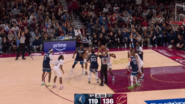 Nae'Qwan Tomlin Wins Jumpball over Julius Randle, Scores In His Own Basket