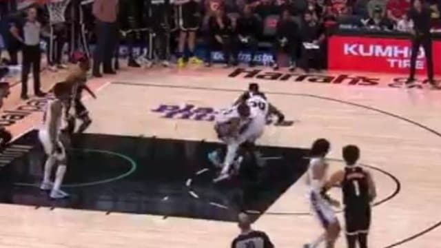 Tyrese Maxey Seemingly Injures Hand in Final Seconds During Loss vs. Hawks