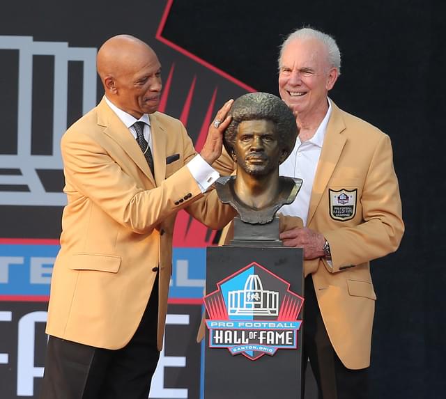 From Roger Staubach to Aaron Rodgers: Top 5 Richest Players in the NFL