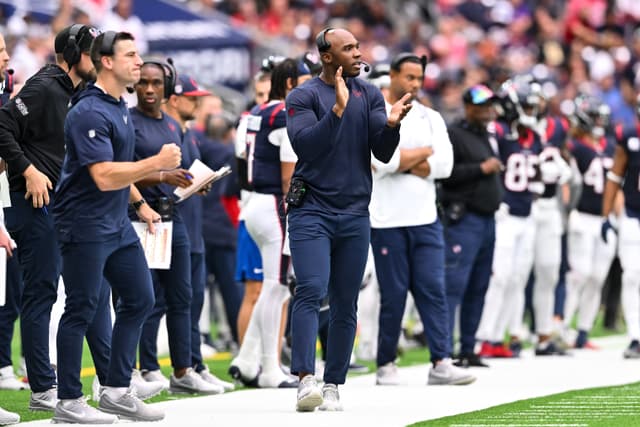 DeMaco Ryans One Win Away From Texans’ History After Tackling 0-3 Setback