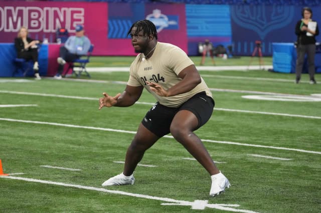 OT Gottlieb Ayedze Gets Opportunity With Dolphins After UFL Stint