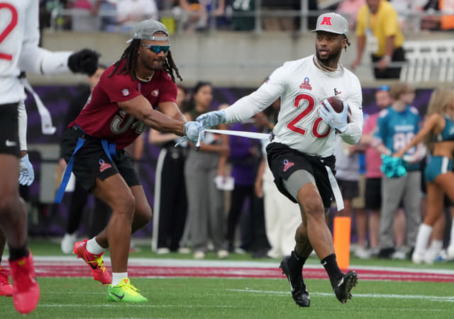 Texans GM Sheds Light on Joe Mixon’s ‘Mysterious’ Injury: “He Wasn’t Running a Snowmobile”