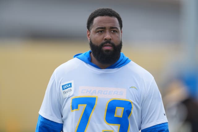 $10 Million Trust: Chargers Re-Sign Veteran OL Trey Pipkins III