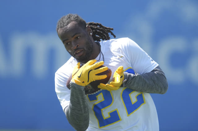 Free Agent Najee Harris Visits Raiders Facility Following Attempt to Join Seahawks