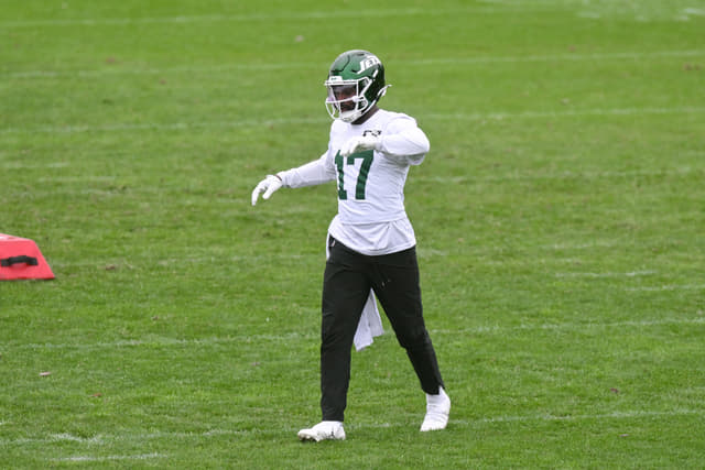 Three Weeks After Shooting, Kris Boyd Shows Up at Jets Facility