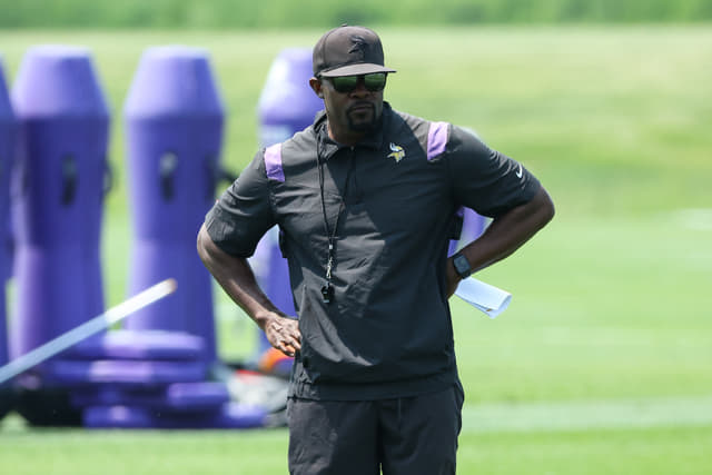 Vikings Place DC Contract Deal to Brian Flores Amid Two HC Offers