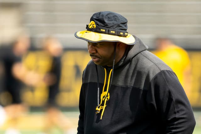 Omar Young Joins Klint Kubiak’s New Team as RB Coach