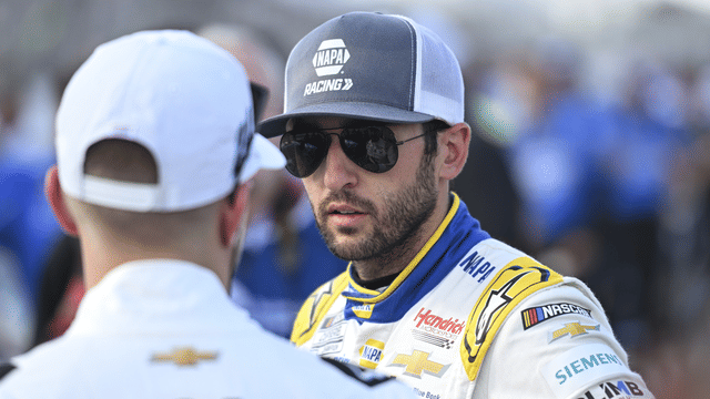 Chase Elliott Balances Teamwork vs. Selfishness in Bristol Playoff Push