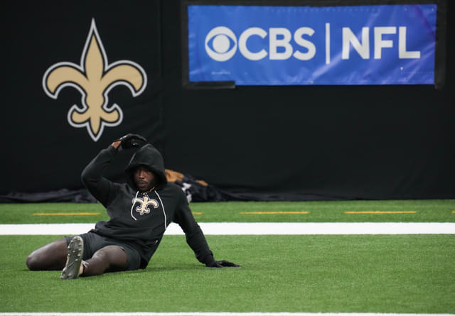 Alvin Kamara Brushes Off Trade Rumors With “Piña Coladas” Remark