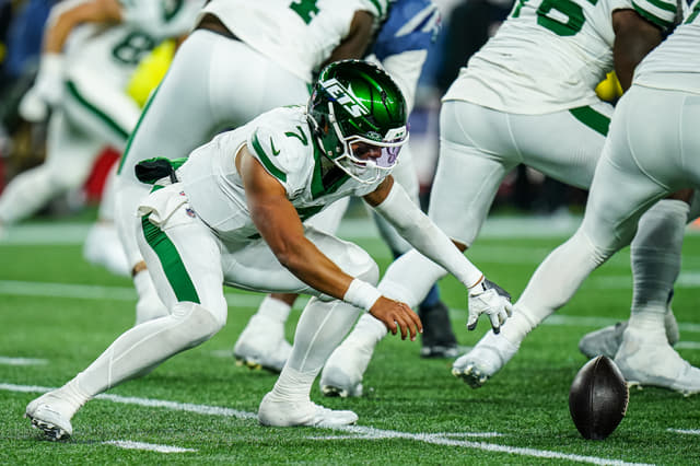 Jets Contemplate $10M Move After Placing Justin Fields on IR