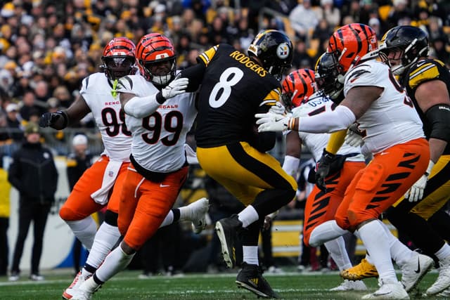 Steelers vs. Bills: What Happened to Aaron Rodgers?