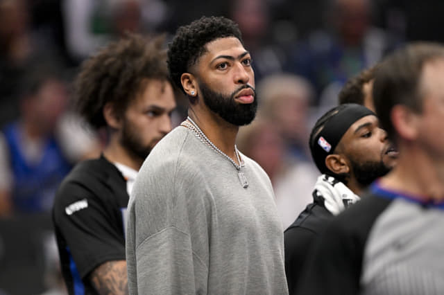 Eastern Contenders Circle Anthony Davis As Big-Game Trade Target