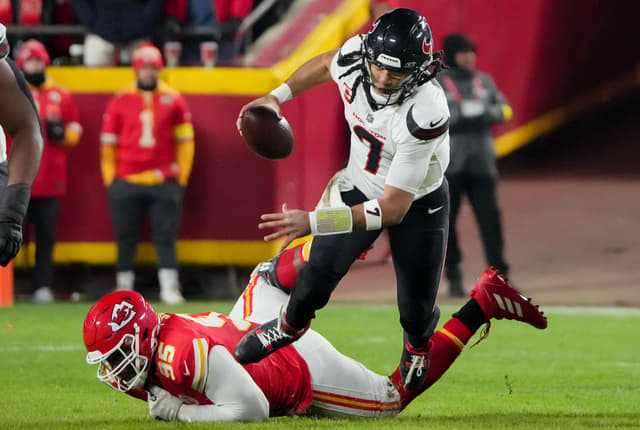 Chiefs’ Playoff Chances Decline as Texans Register 20-10 Win