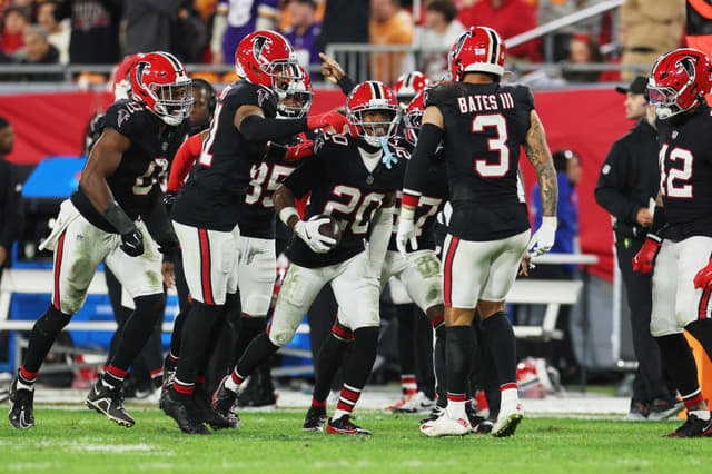 Falcons 29, Bucs 28: Kirk Cousins Survives Baker Mayfield Scare in Thursday Night Clash