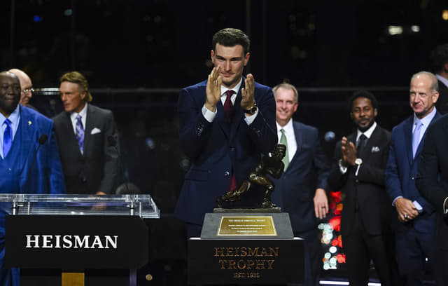 “I Was in Your Shoes”: Fernando Mendoza Channels Tom Brady in Heisman Winning Speech